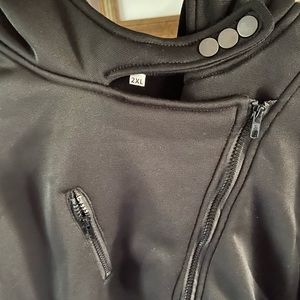 Women’s Black zip up hoodie jacket
